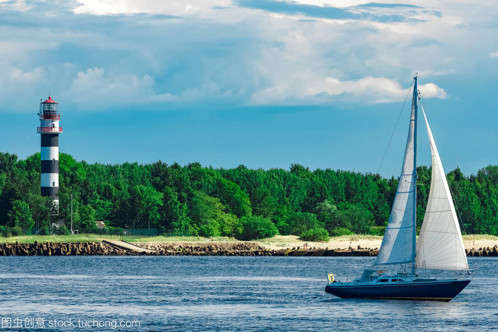 蔚藍(lán)之翼 從歐洲的海上巡禮到空中翱翔